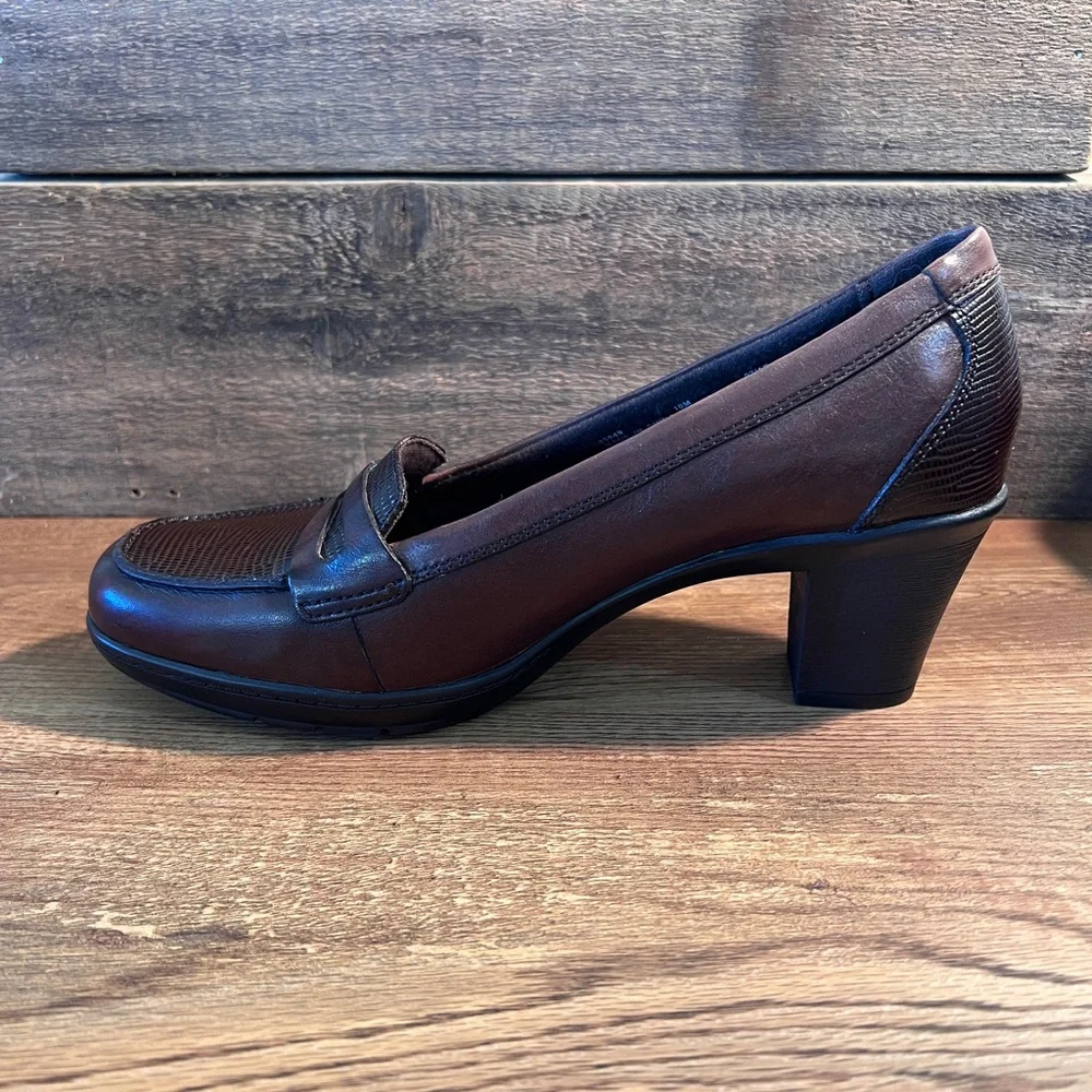 Clarks Bendables Leather Penny Loafer Heels‎ Dark Brown Textured Loafers
